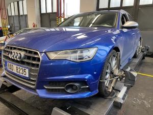Audi RS6 výměna brzd, geometrie náprav, výměna oleje motoru
